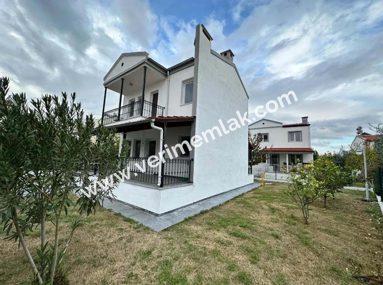 100M2 Freistehende Ultra-Luxuriöse Villa Zum Verkauf 3 In 1 Villa Zum Meer In Doganbey