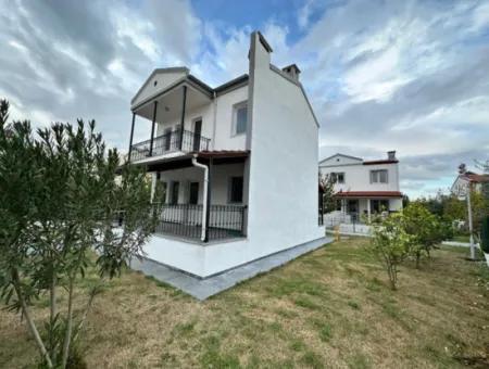 100M2 Freistehende Ultra-Luxuriöse Villa Zum Verkauf 3 In 1 Villa Zum Meer In Doganbey