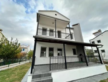 100M2 Freistehende Ultra-Luxuriöse Villa Zum Verkauf 3 In 1 Villa Zum Meer In Doganbey