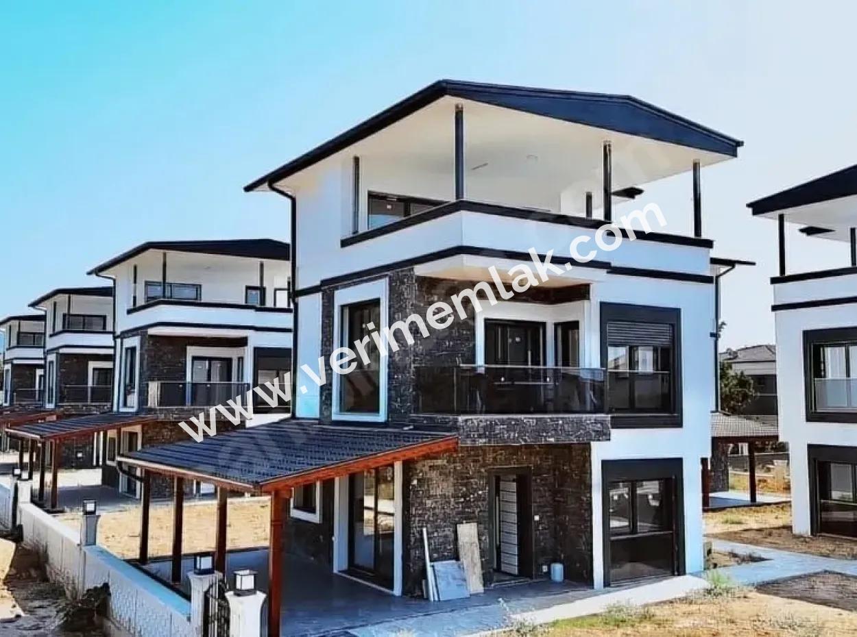 3 1 Villa For Sale With Large Garden With Single Detached Pool In Doğanbey