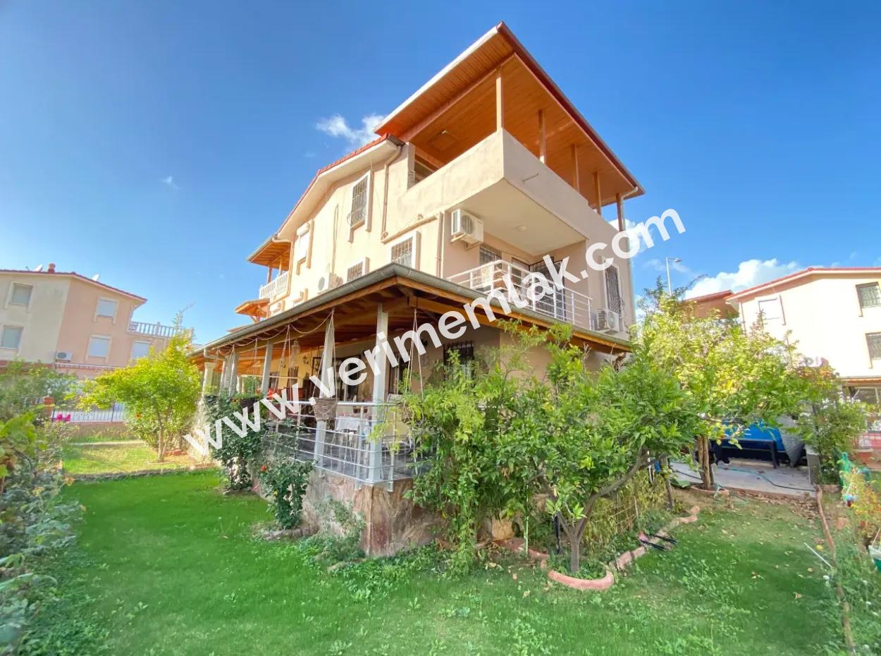 4 1 Villa For Sale With Fully Furnished Garden 100 Meters From The Sea In Ürkmez