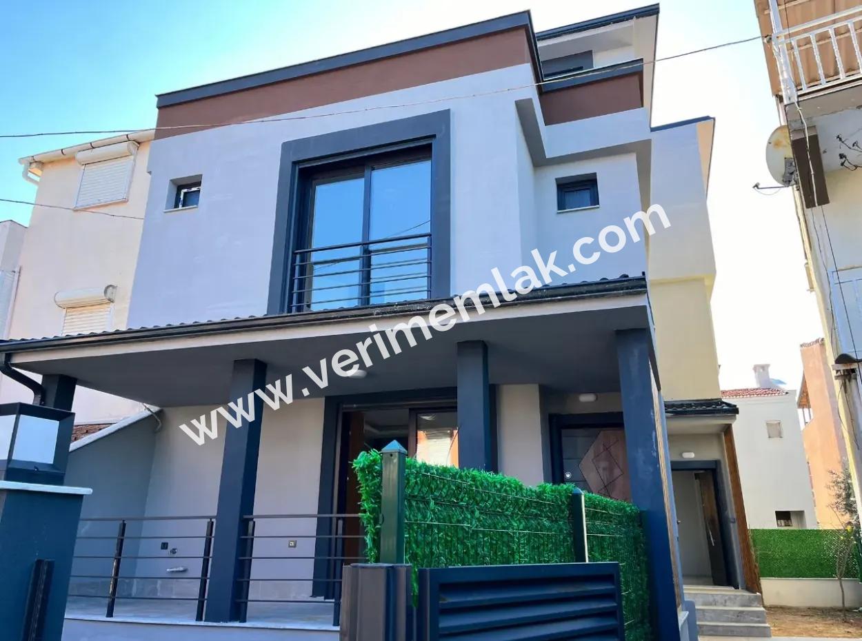 3 1 Villa For Sale With Detached Entrance And Garden In Doganbey, Seferihisar