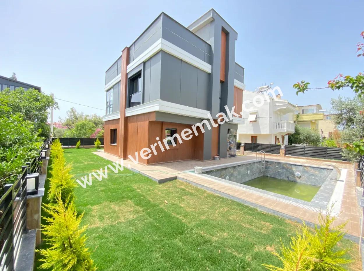 Single Detached Luxury Villa For Sale 3 In 1 With Pool 100M To Ürkmez Beach