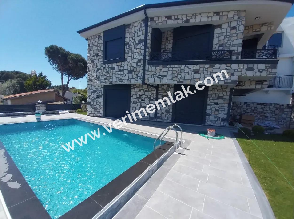 Detached 3 1 Villa With Pool And Large Garden For Sale