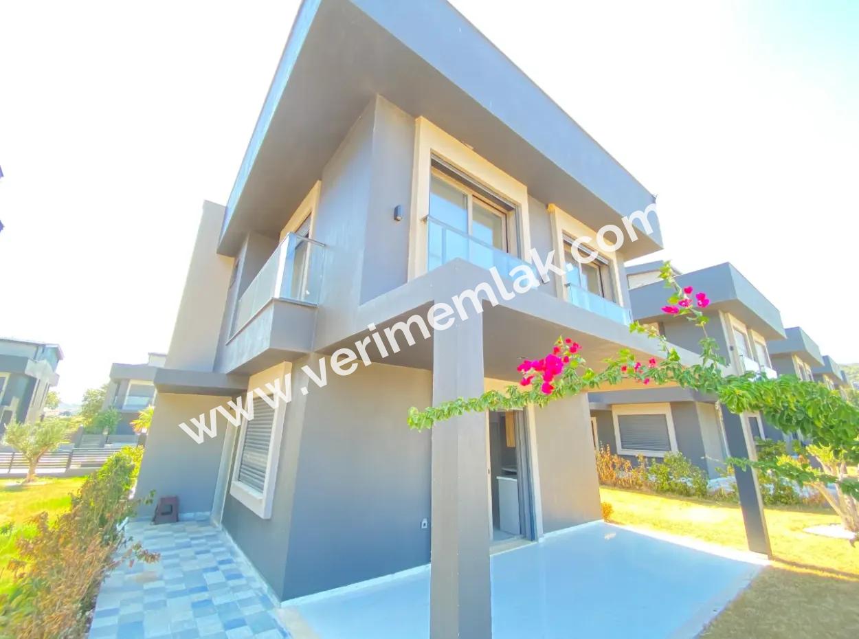 3 1 Villa For Sale By The Sea In Doğanbey