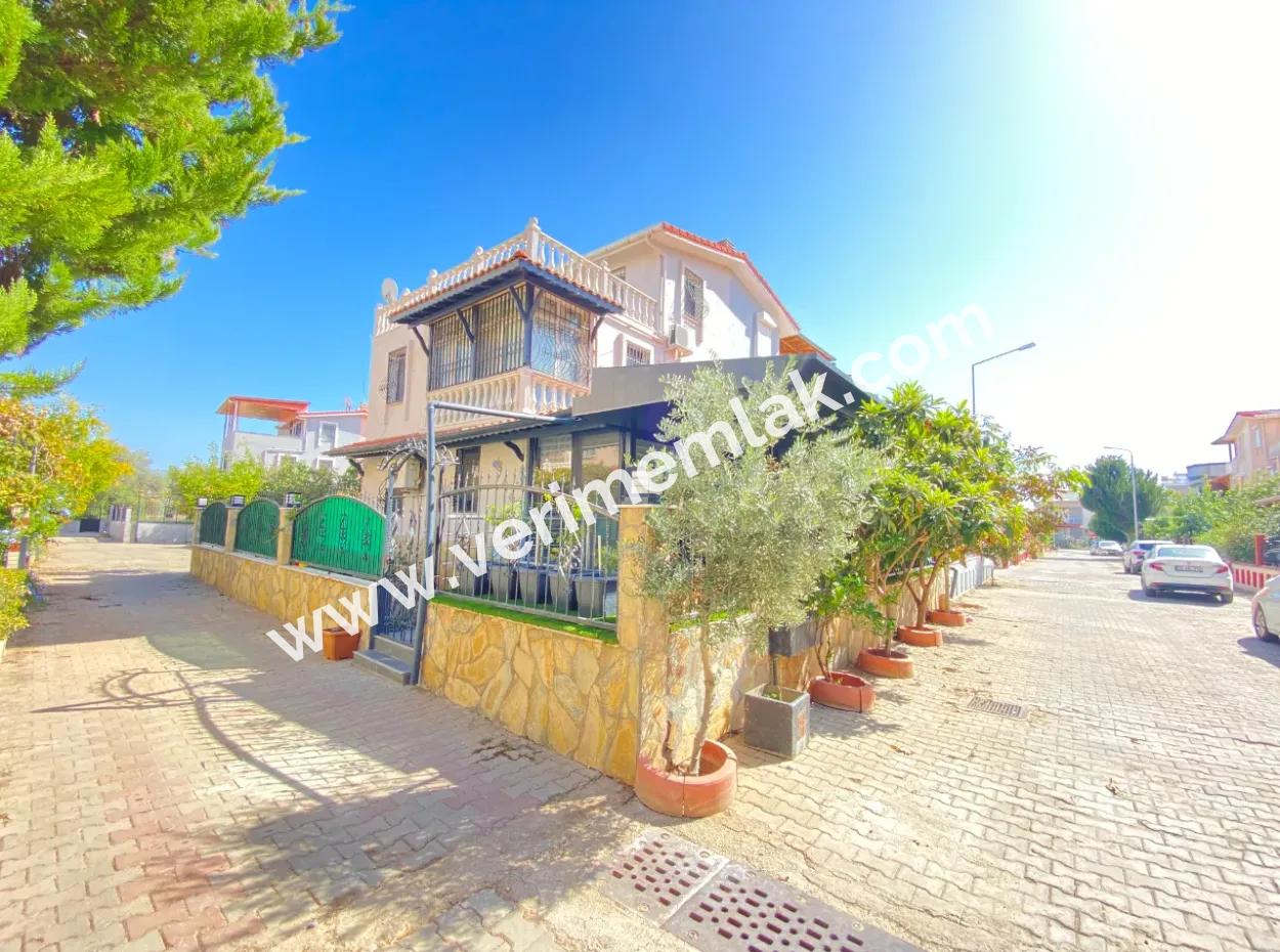 5 1 Villa For Sale With Detached Large Garden On The Sea Side In Ürkmez