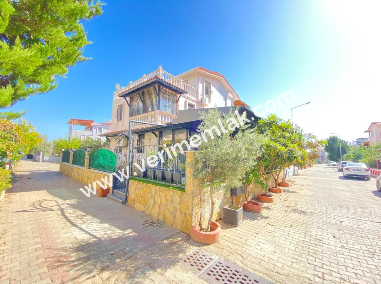 5 1 Villa For Sale With Detached Large Garden On The Sea Side In Ürkmez