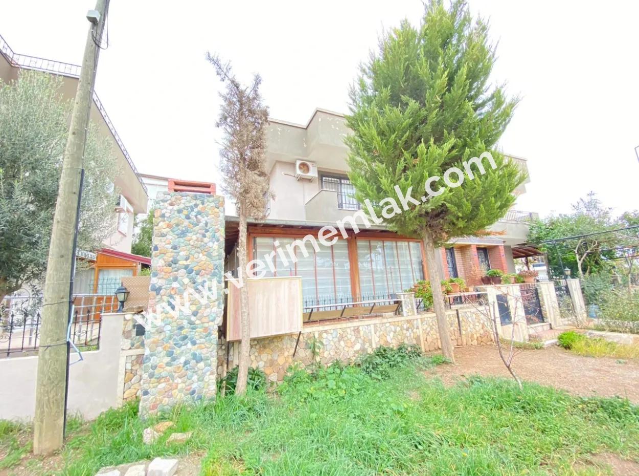 4 1 Villa For Sale In Ürkmez 100M2 To The Sea By The Sea