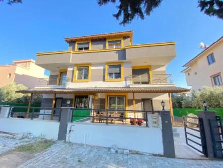 Mustakil Garden In Doğanbey Spacious Close To The Sea 3 1 Villa For Sale