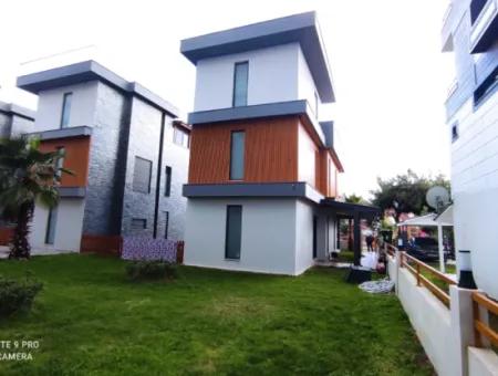 3 1 Villa For Sale In Ürkmez