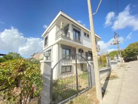 Spacious Corner With Large Garden In Ürkmez 3 1 Villa