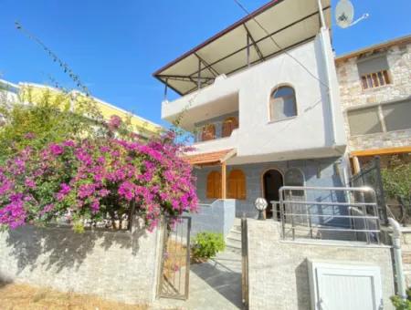 4 1 Villa For Sale With Mustakil Geneş Bahçeli In Doğanbey By The Sea