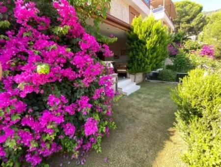 3 1 Villa For Sale On The Land Side With Garden And Pool In Özdere Havacılar