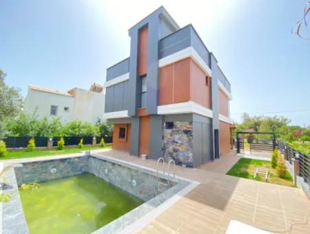 Single Detached Luxury Villa For Sale 3 In 1 With Pool 100M To Ürkmez Beach