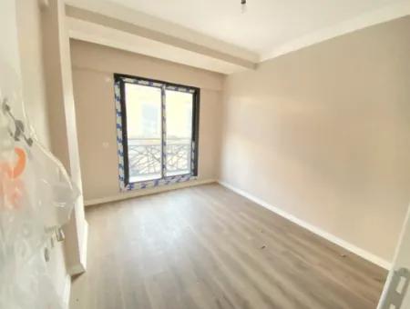 2 1 Apartment With Elevator Near Merkrz In Gümüldür