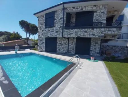 Detached 3 1 Villa With Pool And Large Garden For Sale