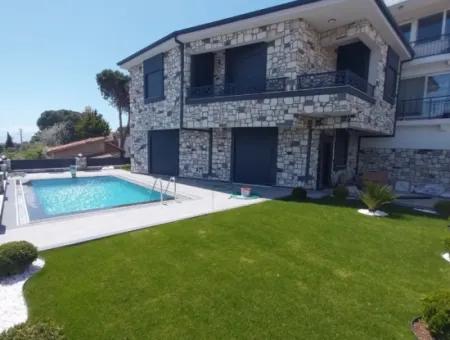 Detached 3 1 Villa With Pool And Large Garden For Sale