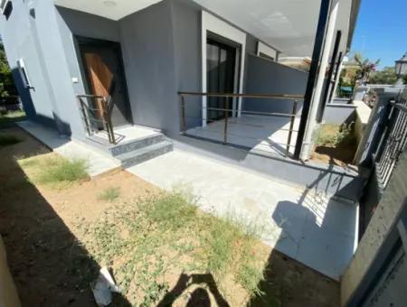 3 1 Villa For Sale With Garden By The Sea In Seferihisar Ürkmez