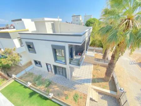 3 In 1 Villa For Sale With 300M Garden Near The Sea In Payamlı