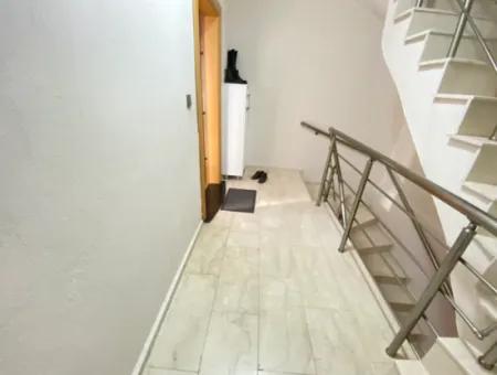 3 Storey Building In Seferihisar Ürkmez Bazaar 1Floor For Sale 2 1 Apartment