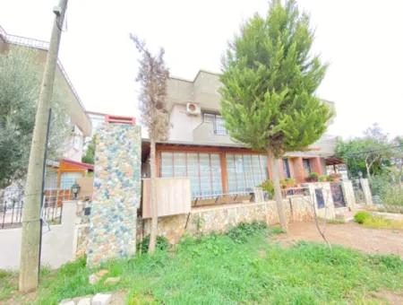 4 1 Villa For Sale In Ürkmez 100M2 To The Sea By The Sea