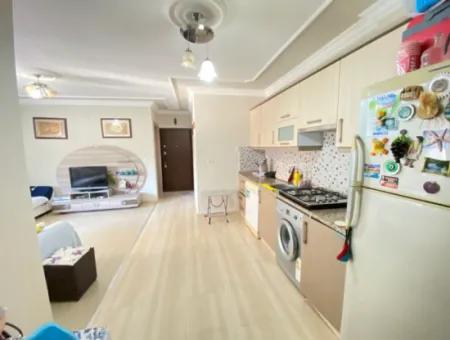 2 1 Apartment For Sale With Parking Close To The Sea Bazaar In Ürkmez