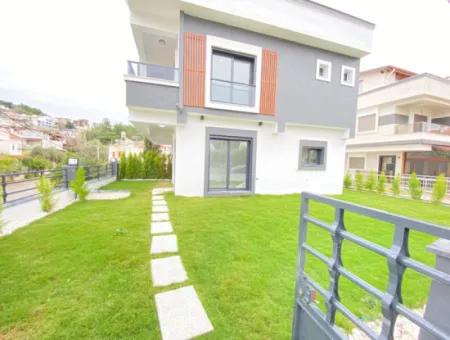 3 1 Villa For Sale Near The Sea In Ozdere