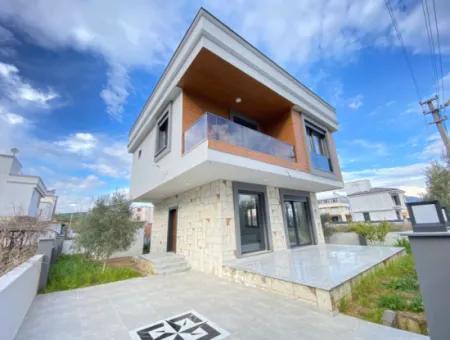 Single Detached Luxury For Sale In Doğanbey 3 1 Villa