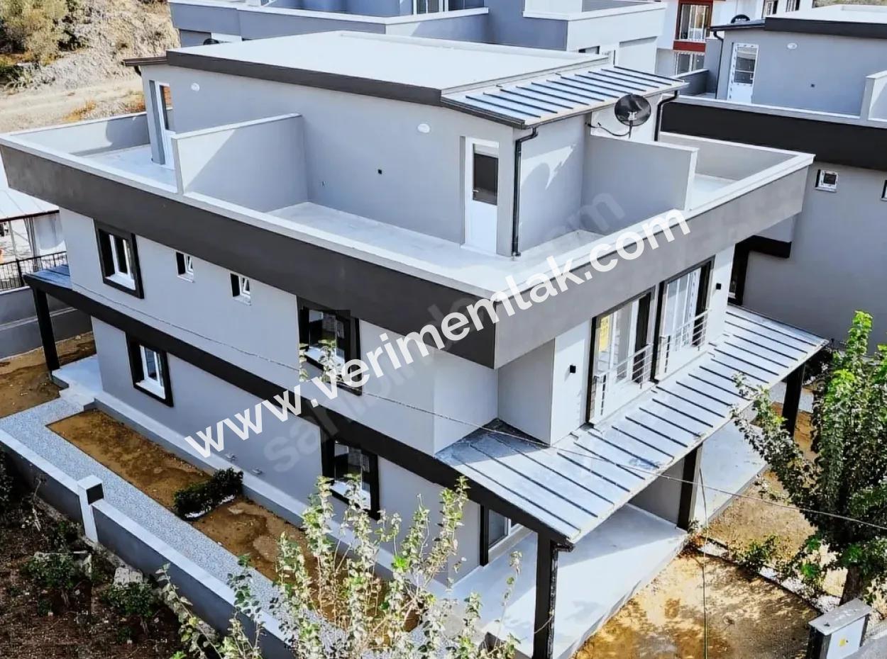 Payamlı Doğa Ve Orman Manzarası Satılık 3+1 Villa