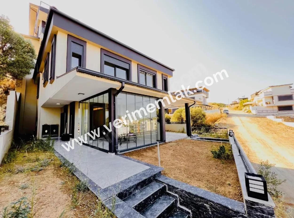 Doğanbey De Full Deniz Manzaralı Bahçeli Satılık 2+1 Villa