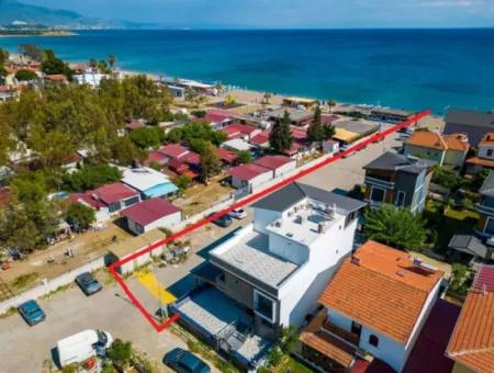 Ürkmez Denize 20 Metre Mesafede Deniz Manzaralı Yerden Isıtmalı Satılık 3+1 Villa