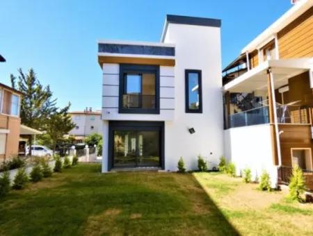 ,Payamlı Da Deniz Tarfında Satılık 3+1 Villa