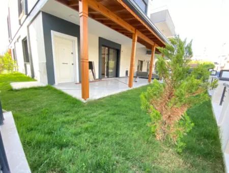 Doğanbey De Geniş Bahçeli Denize 300 M2 Mesafede Satılık 3+1 Villa