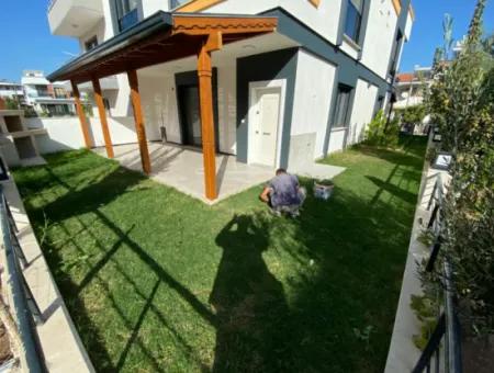 Doğanbey De Geniş Bahçeli Denize 300 M2 Mesafede Satılık 3+1 Villa