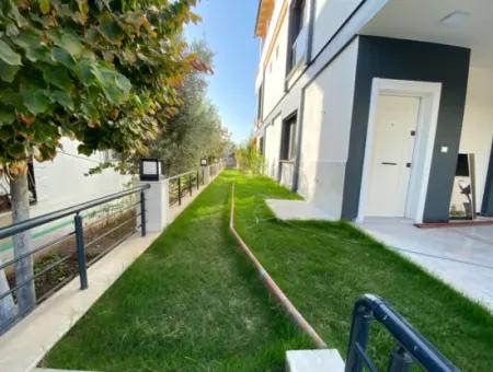 Doğanbey De Geniş Bahçeli Denize 300 M2 Mesafede Satılık 3+1 Villa