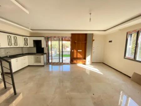 Doğanbey De Geniş Bahçeli Denize 300 M2 Mesafede Satılık 3+1 Villa