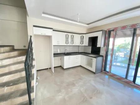 Doğanbey De Geniş Bahçeli Denize 300 M2 Mesafede Satılık 3+1 Villa