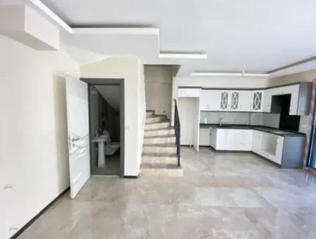 Doğanbey De Geniş Bahçeli Denize 300 M2 Mesafede Satılık 3+1 Villa