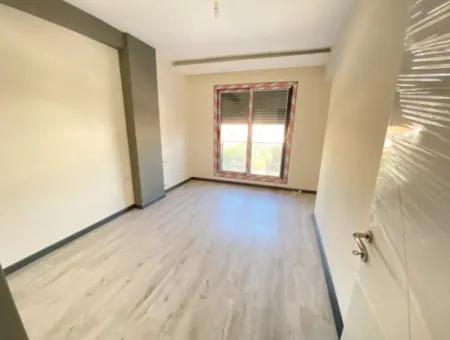 Doğanbey De Geniş Bahçeli Denize 300 M2 Mesafede Satılık 3+1 Villa