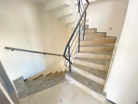 Doğanbey De Geniş Bahçeli Denize 300 M2 Mesafede Satılık 3+1 Villa