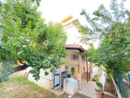 Doğanbey De Deniz Yakın Siteiçinde Satılık 5+1 Villa