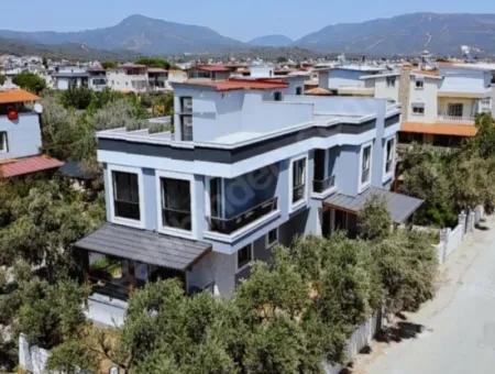 Doğanbey De Deniz Yakın Önü Yeşil Alan Köşe  3+1 Villa