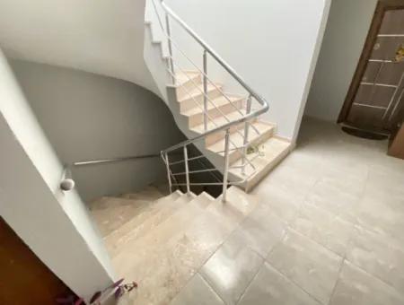 Ürkmez De Çarşı Merkezinde Denize 150M2 Satılık 2+1 Daire