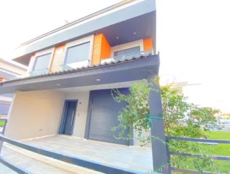 Doğanbey De Havuzlu Denize Yakın Satılık 3+1 Villa