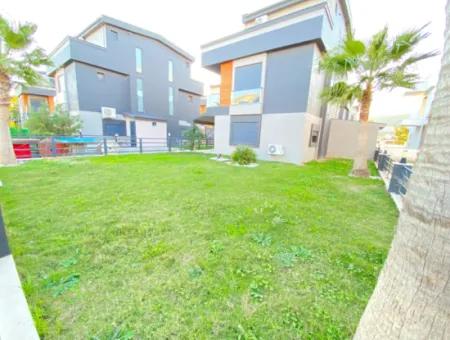 Doğanbey De Havuzlu Denize Yakın Satılık 3+1 Villa