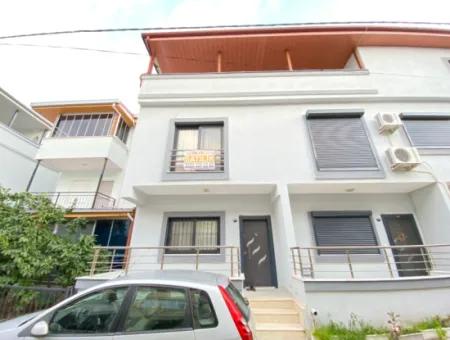 Ürkmez De Denize 250M Salon Mutfak Ayri Satılık 3+1 Villa