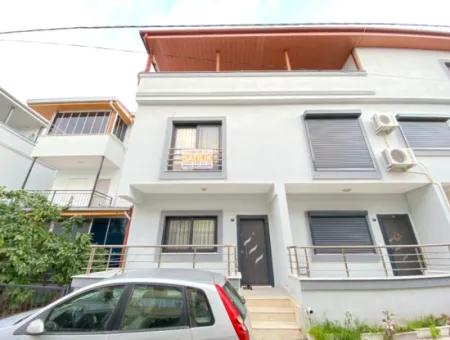 Ürkmez De Denize 250M Salon Mutfak Ayri Satılık 3+1 Villa